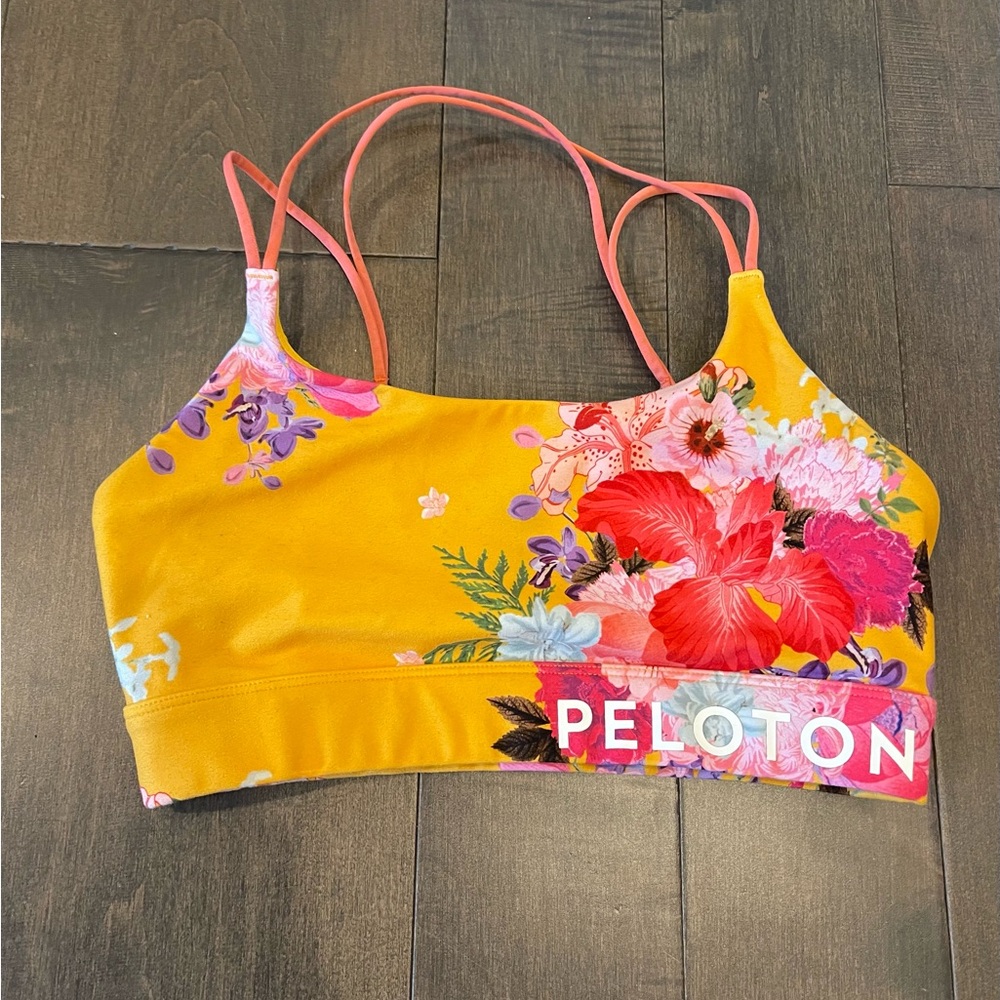 Peloton bras, size small
